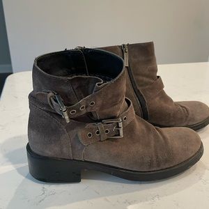 Aquatalia Chelsea Boots Size 7.5 Gray Suede